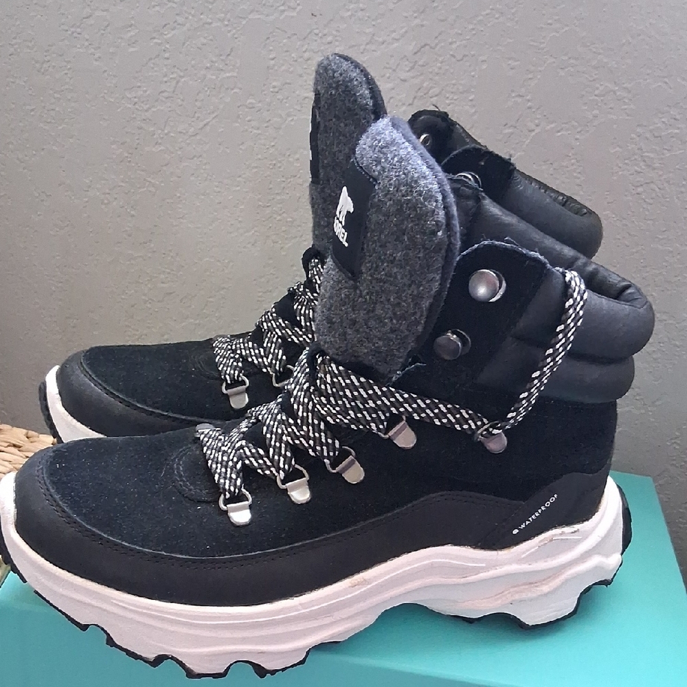 Sorel Black and Gray Snow Boots - Picture 3 of 10
